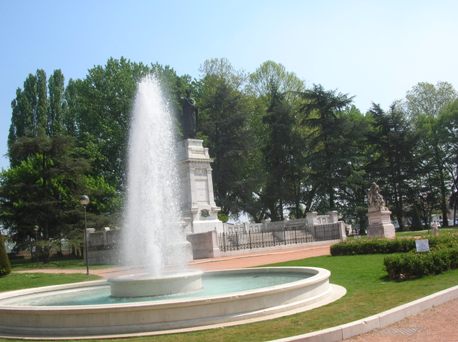 Mantova - Parco Virgiliano e Monumento a Virgilio