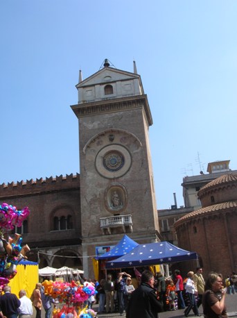 Mantova - Piazza Erbe e Orologio Astronomico