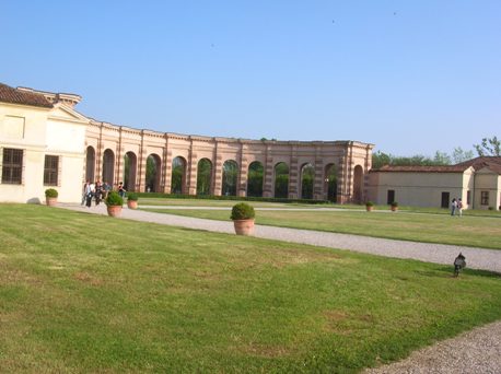 Mantova - Esedra dei Giardini di Palazzo Te